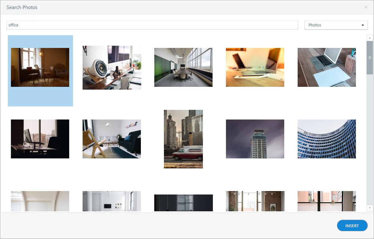 Schermata di ricerca foto nella Content Library di Storyline 360 con anteprime di immagini di uffici