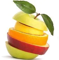 Fette di frutta di diversi colori impilate a formare una mela stilizzata, simbolo di creatività e varietà nel design digitale