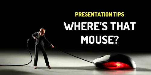 Donna in abito scuro tira un grande mouse da computer su sfondo nero con testo su suggerimenti per presentazioni