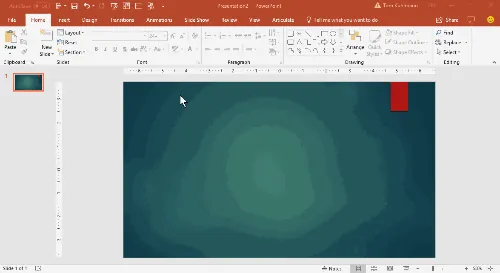 Interfaccia di PowerPoint con una diapositiva personalizzata e menu per modificare la dimensione della slide