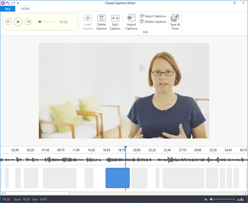 Interfaccia dell’editor delle didascalie in Articulate Storyline 360 con video, timeline e strumenti di modifica