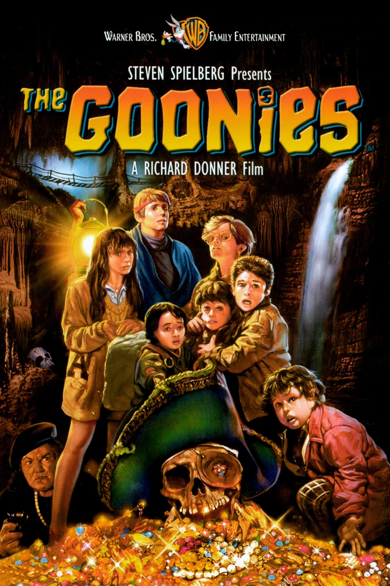 Gruppo di ragazzi dei Goonies riuniti in una grotta davanti a un tesoro, simbolo di avventura e lavoro di squadra