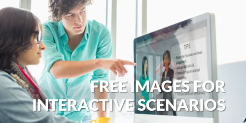 Due persone collaborano davanti a un computer che mostra un esempio di scenario interattivo con testo e immagini