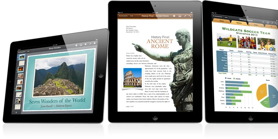 Tre iPad mostrano applicazioni educative con presentazioni, testi storici e grafici per l’e-learning