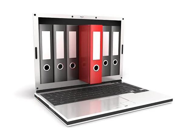 Laptop aperto con raccoglitori digitali, uno rosso in evidenza che rappresenta la struttura modulare dei learning object