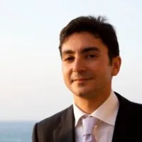 Ritratto di uno speaker di LEARNING 360 in abito formale, sfondo neutro, per presentazione relatori