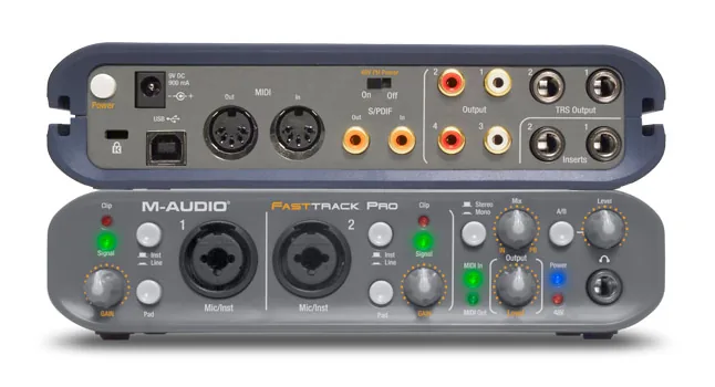 Vista frontale e posteriore della scheda audio M-Audio Fast Track Pro con ingressi, uscite e controlli