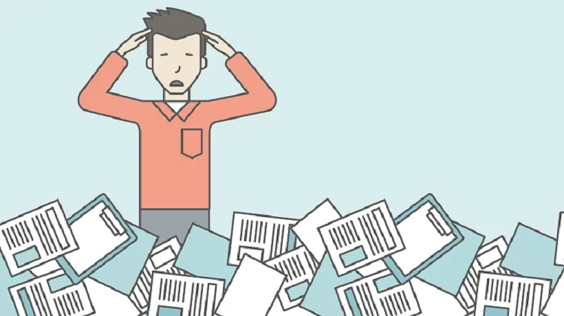 Persona stilizzata stressata sommersa da fogli che rappresentano il sovraccarico cognitivo nei corsi e-learning