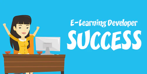 Donna sorridente al computer con braccia alzate rappresenta il successo nello sviluppo e-learning