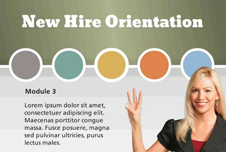 Schermata di un template eLearning con titolo New Hire Orientation, moduli colorati e persona sorridente
