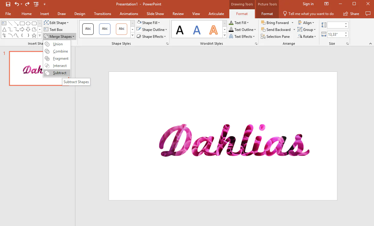 Schermata di PowerPoint con la parola Dahlias riempita da un'immagine floreale tramite la funzione Unisci forme