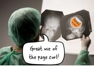 Operatore sanitario osserva una radiografia con effetto page curl, esempio di uso creativo di PowerPoint nei corsi e-learning