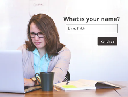 Schermata di un corso e-learning che chiede all’utente di inserire il proprio nome per personalizzare l’esperienza